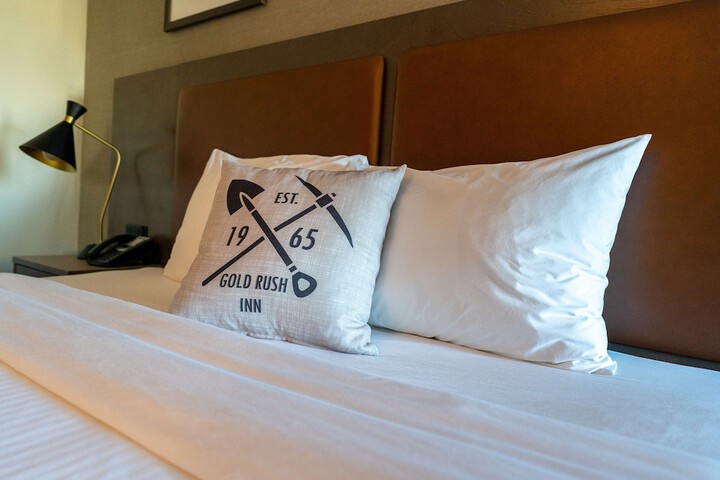 Room 17 of 37