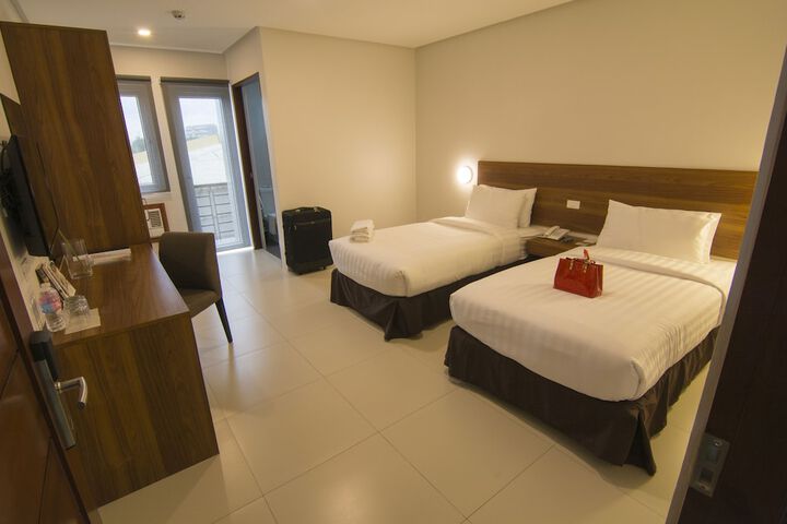 Room 13 of 30