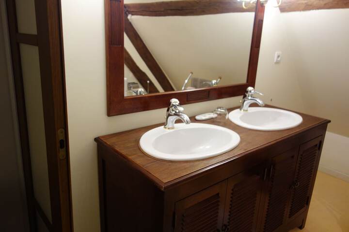 Room 7 of 27