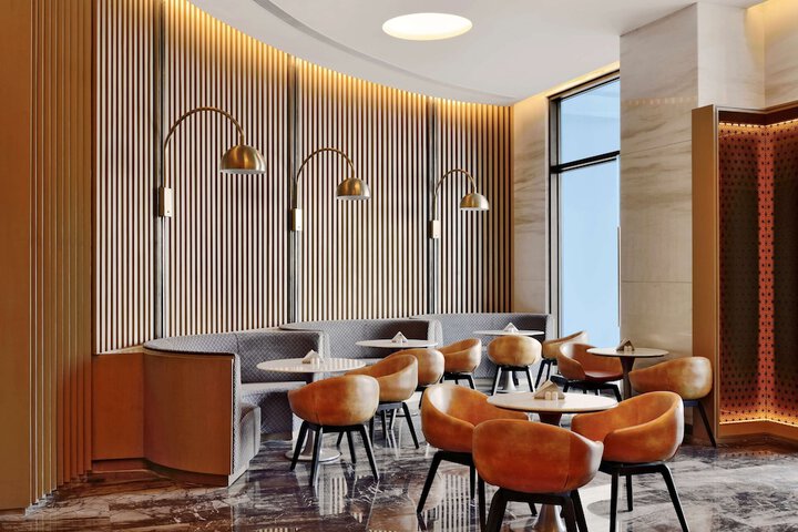 Lounge 52 of 61
