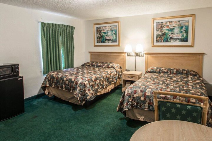 2 Double Beds (1 of 8)
