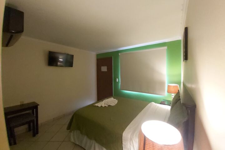 Room 13 of 37