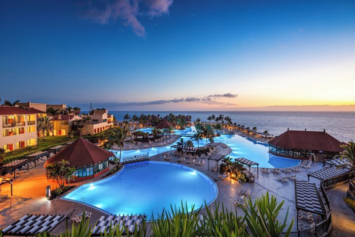 Hotel with Pool