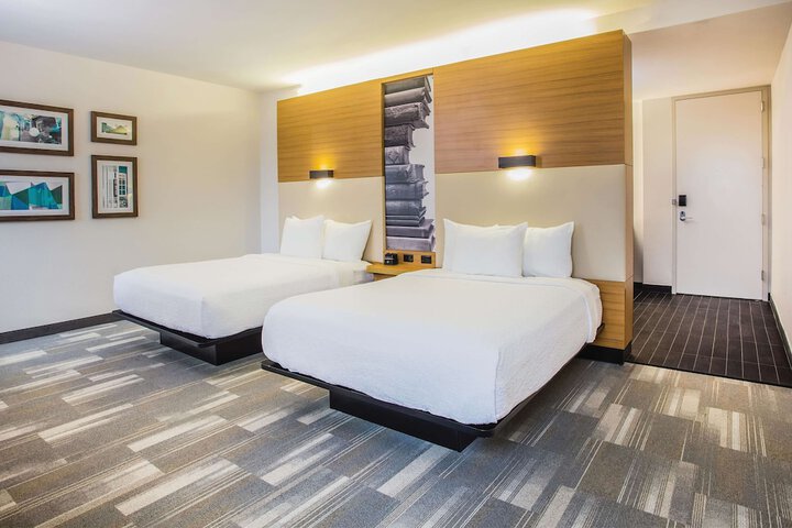 2 Queen Beds (2 of 16)