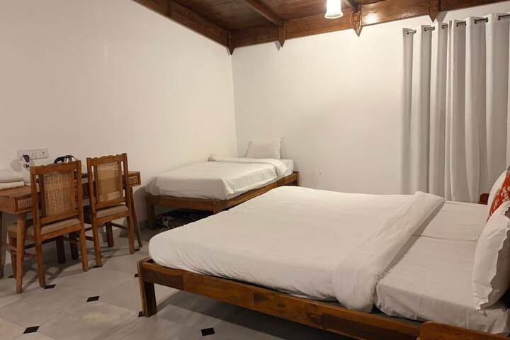 Room 13 of 36