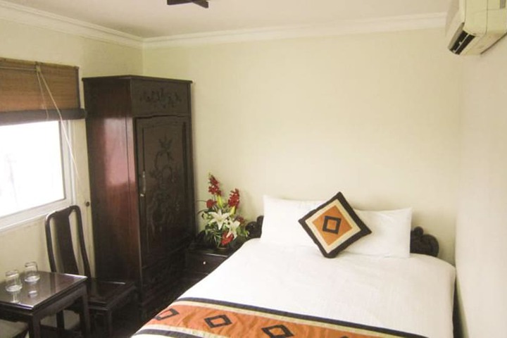 Room 13 of 38