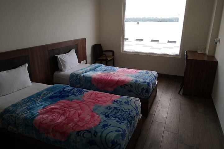Room 12 of 35
