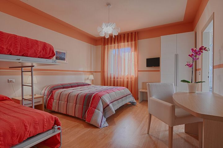 Room 4 of 47
