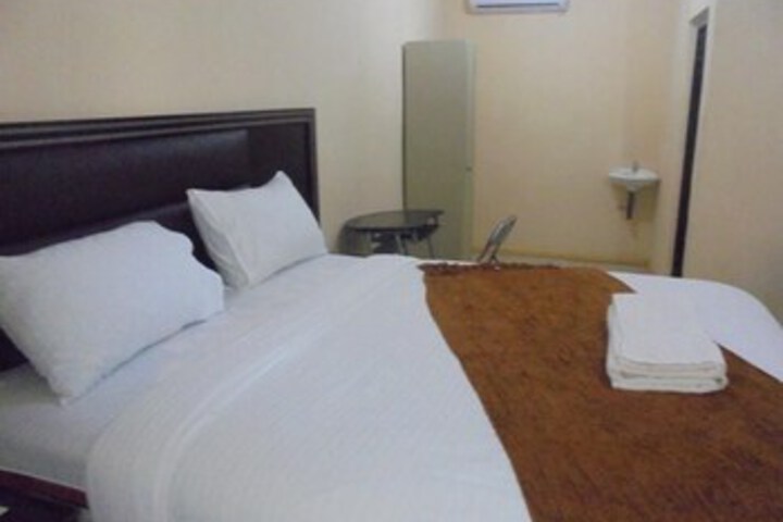 Hotel 8 of 12