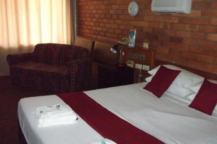 Room 8 of 43