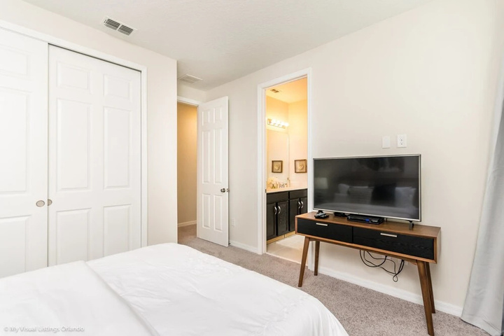 Room 2 of 20