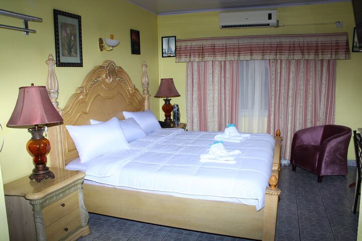 Room 4 of 7