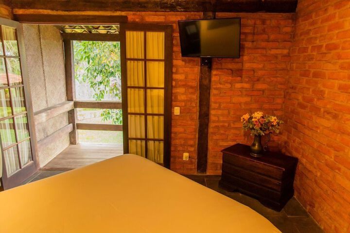 Room 12 of 185