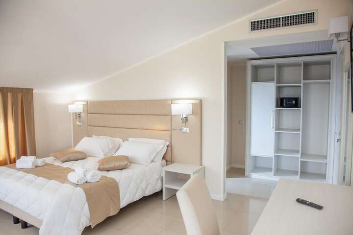 Room 14 of 62