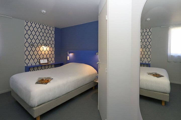 Room 16 of 32