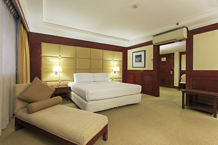 Room 7 of 77