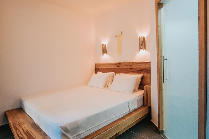Room 6 of 76