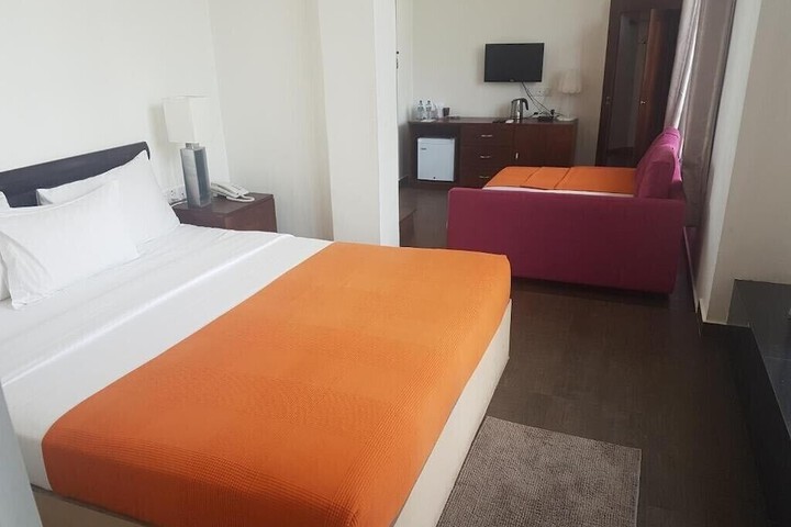 Room 9 of 27