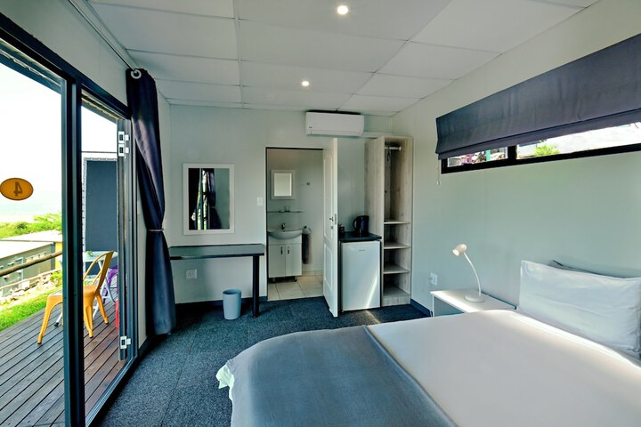 Room 8 of 34