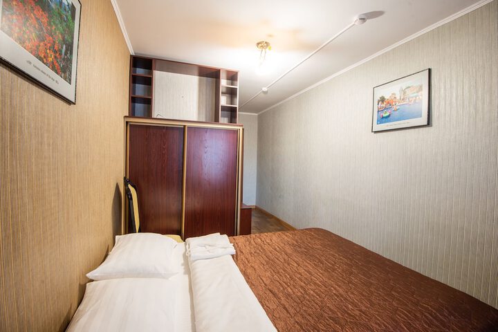 Room 3 of 42