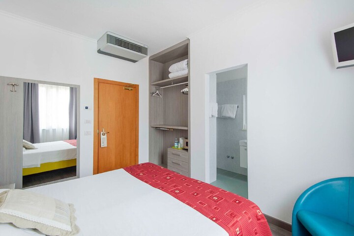 Room 35 of 79