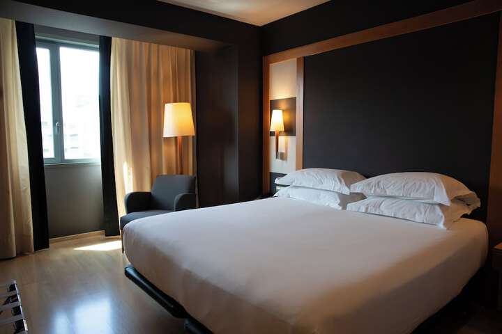 Room 34 of 140