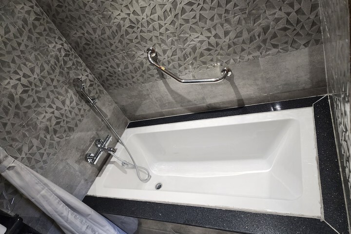 Room 15 of 25
