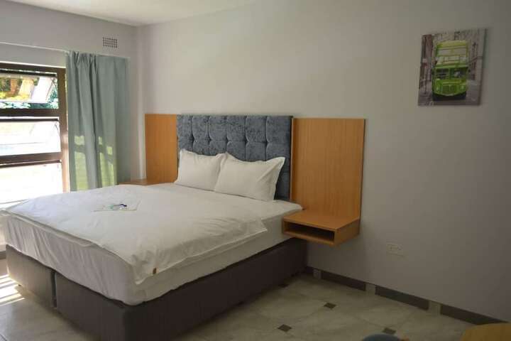 Room 9 of 18