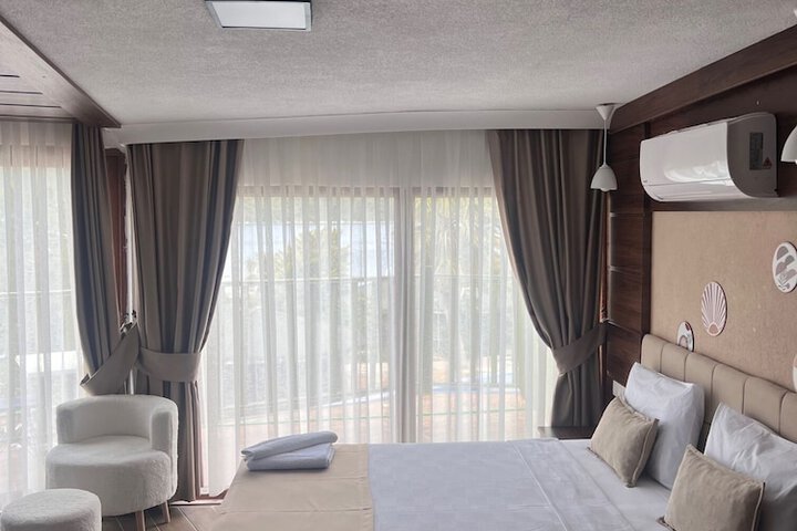 Room 4 of 40