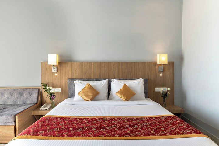 Room 10 of 77