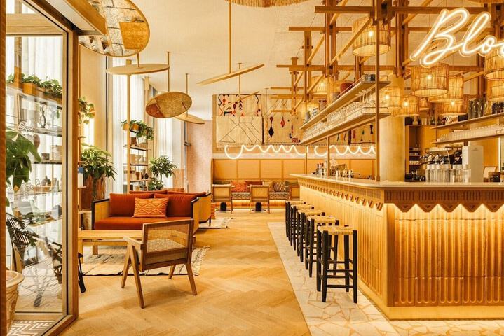 Lobby lounge