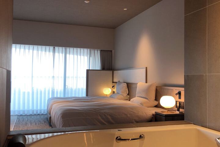 Room 32 of 98