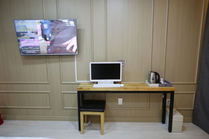 Room 19 of 29