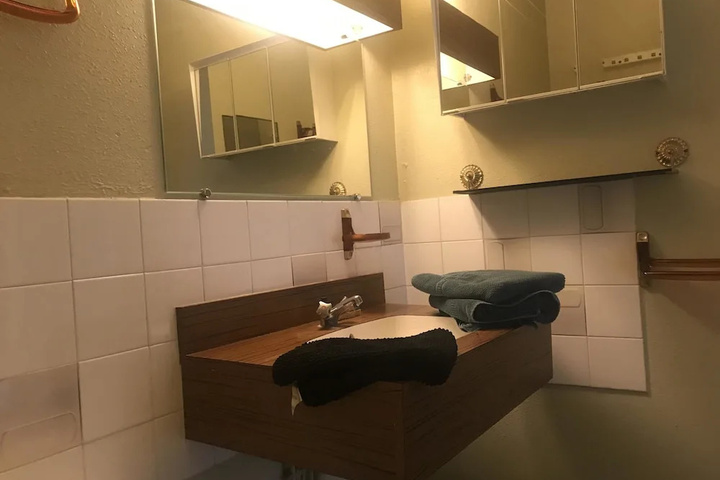 Room 6 of 7