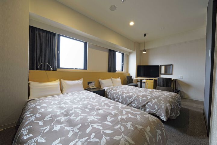 Room 3 of 40
