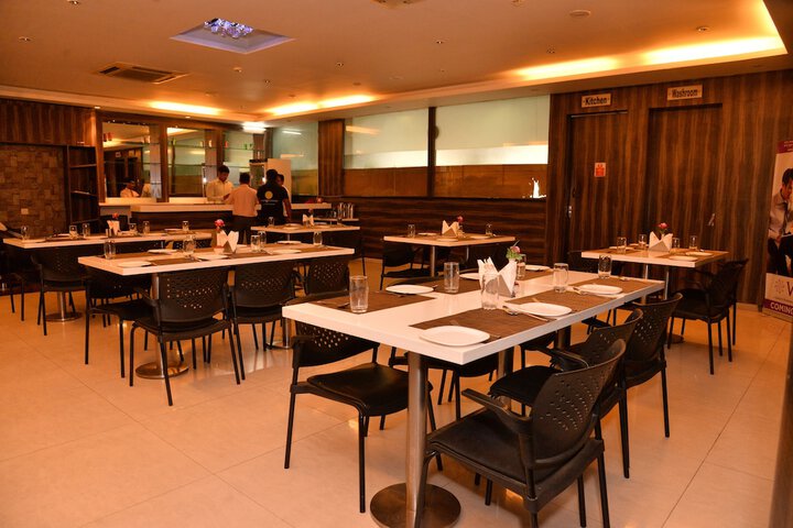 Dining 3 of 24