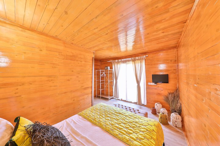 Room 16 of 32