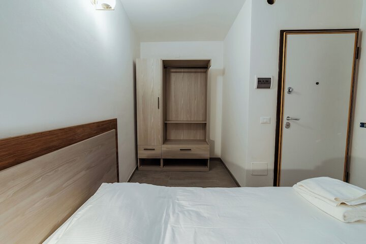 Room 8 of 30