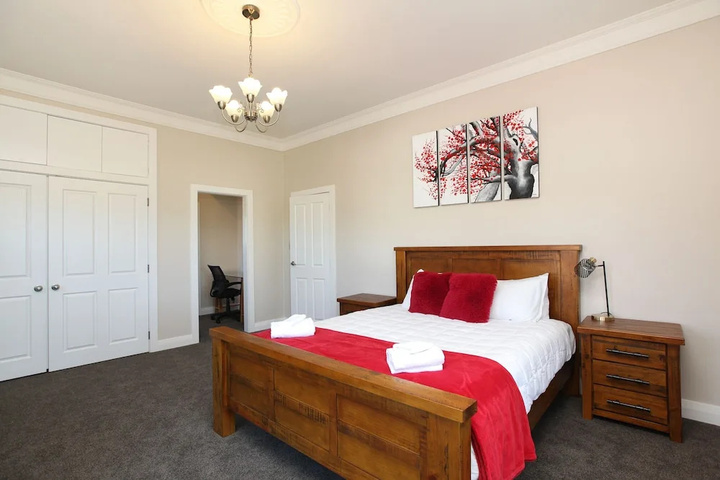 Room 5 of 23