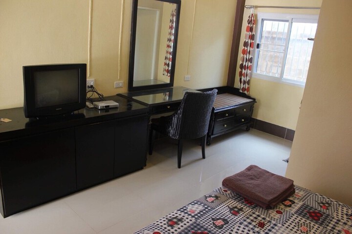 Room 9 of 32