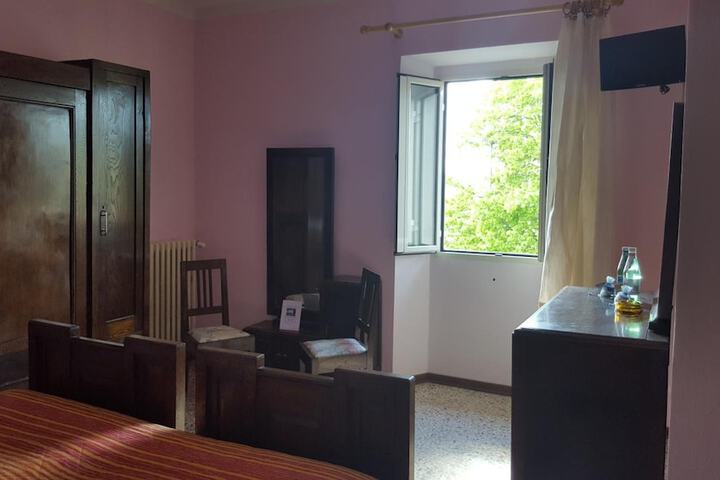 Room 6 of 32