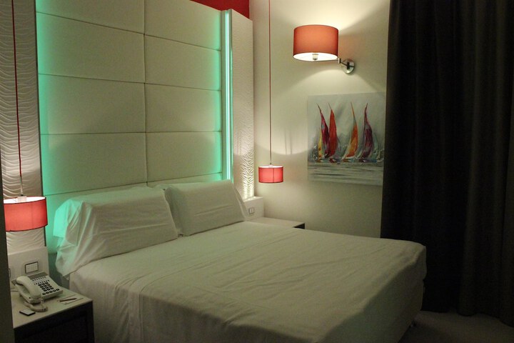 Room 26 of 186