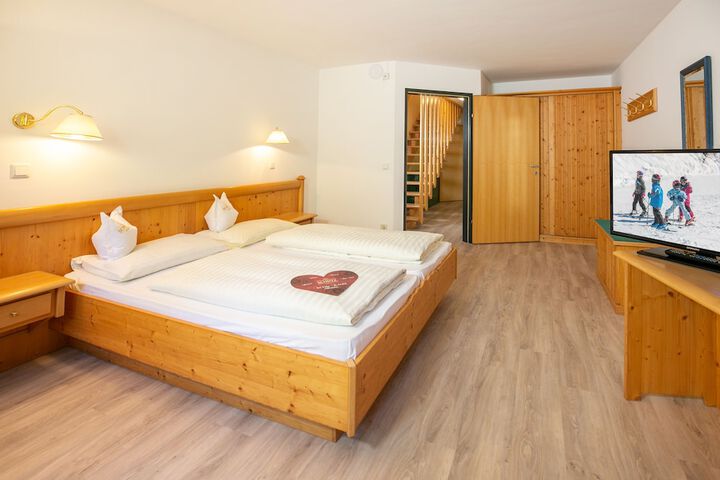 Room 5 of 27