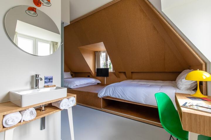 Room 16 of 63