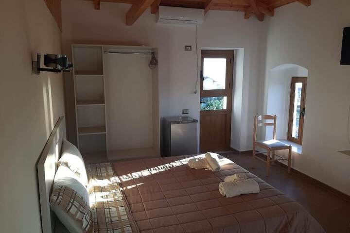 Room 2 of 31
