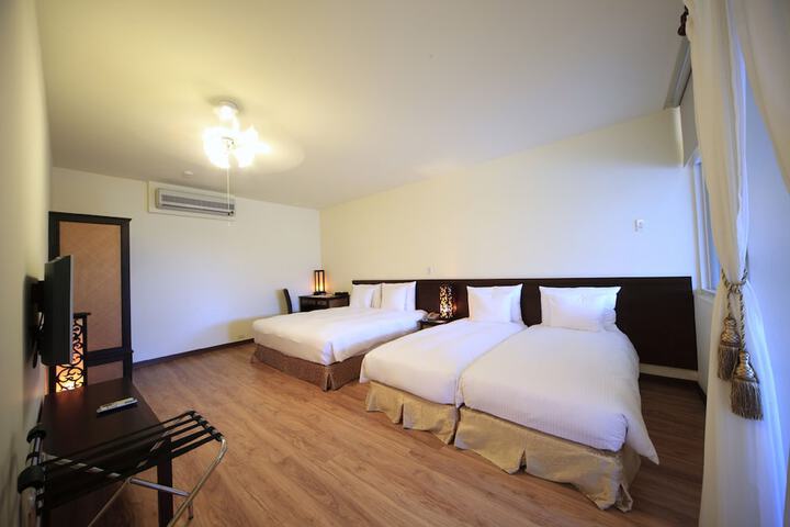 Room 5 of 108