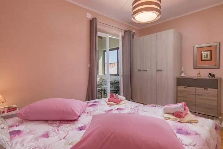 Room 2 of 18