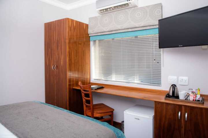 Room 15 of 33