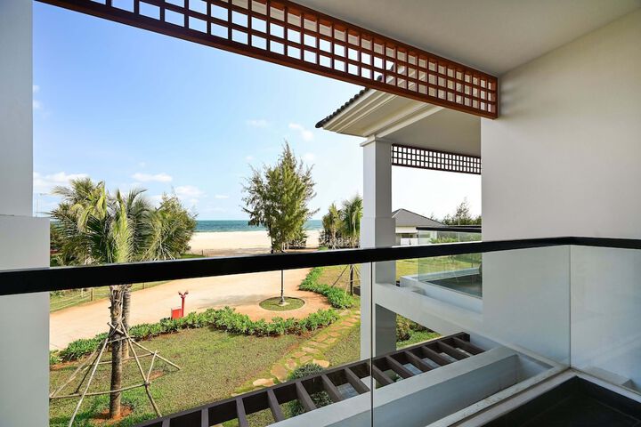 Hotel Exterior 138 of 138