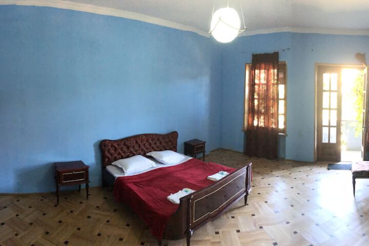 Room 18 of 28